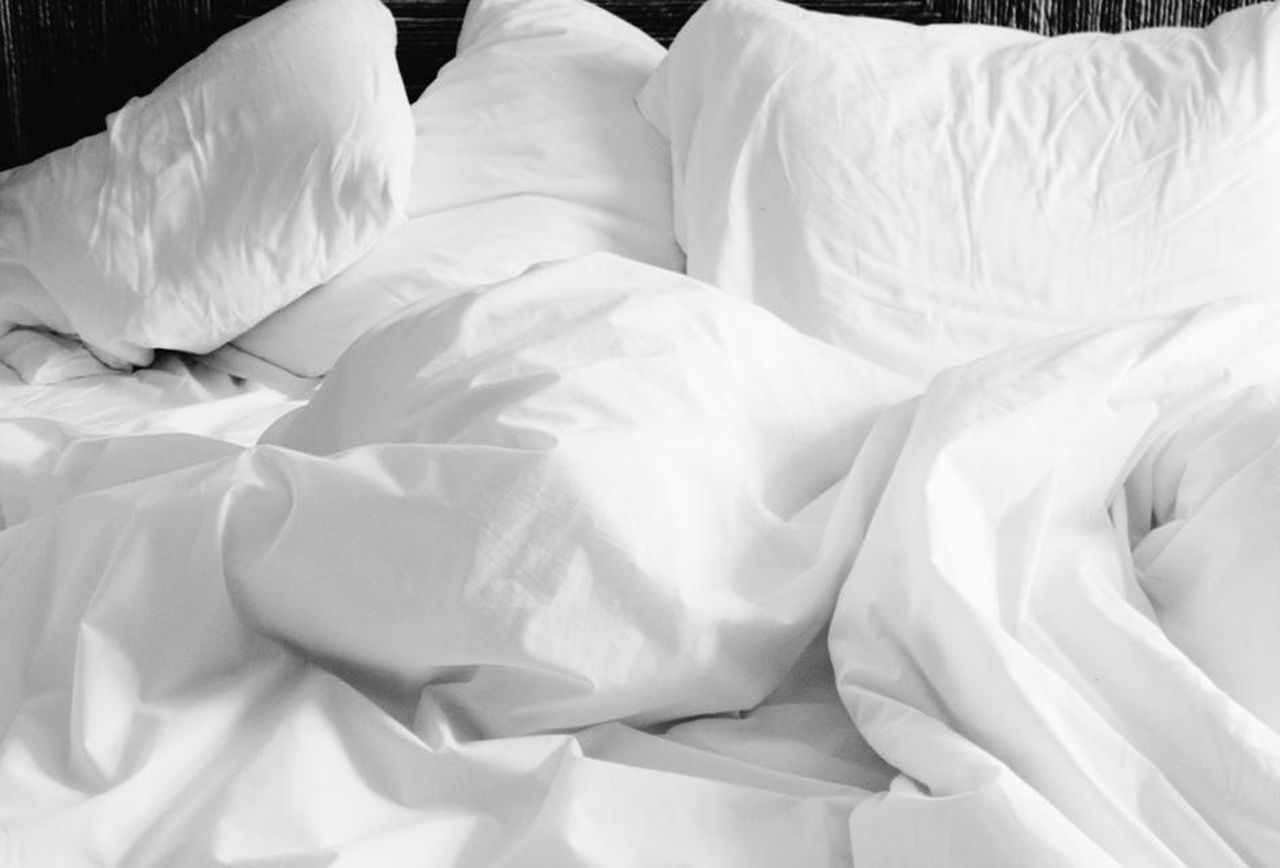 How to Buy the Right Bedding: Satin vs. Percale vs. Linen FXQYUQN