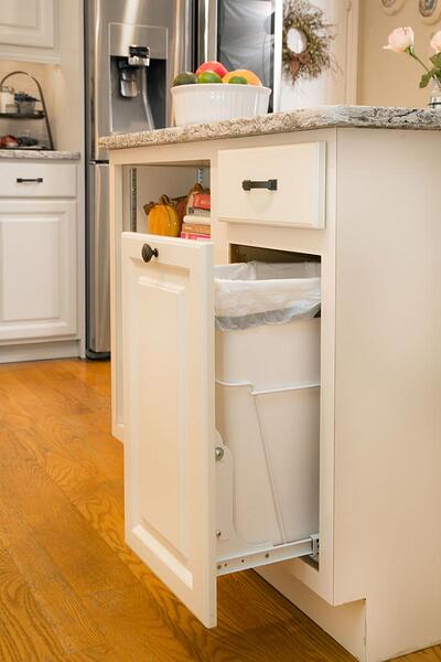 Clever ideas to hide your kitchen trash C