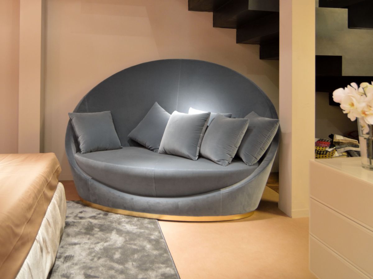 Round sofa style Roundup decoration with round sofas and BLVOODY sofas