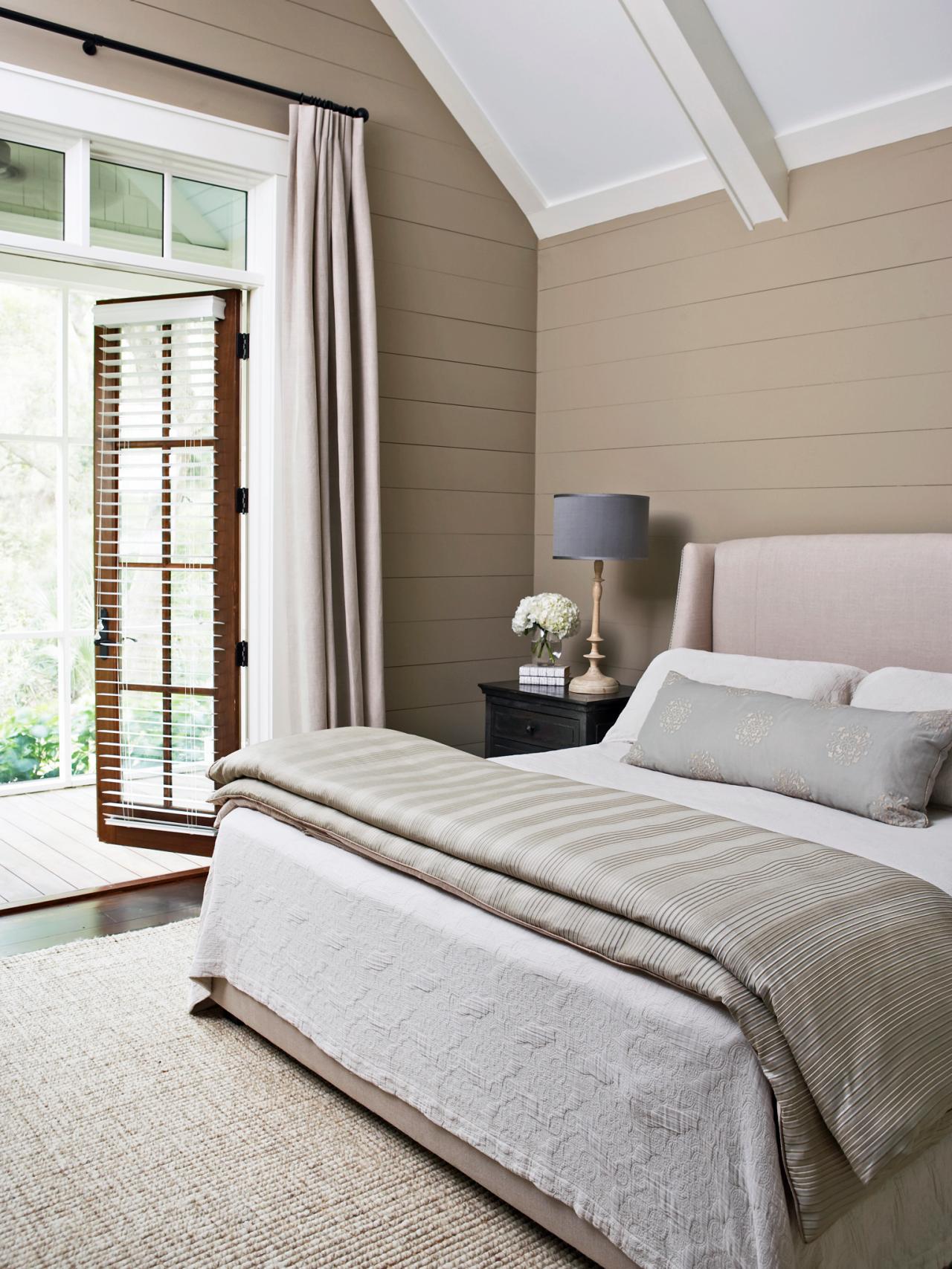 small bedroom decoration 9: add horizontal wooden planks to the walls.  small neutral bedroom ... CSTWQIZ