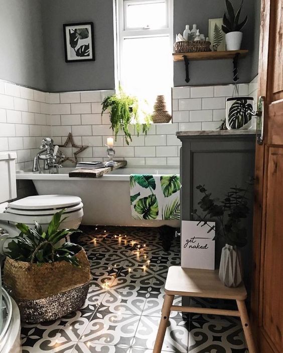 How to create a Victorian style bathroom with a modern twist