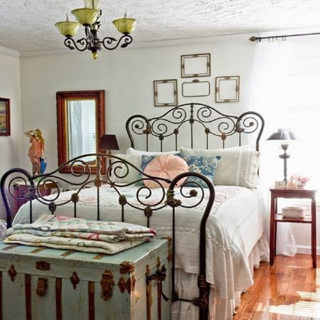Tips and ideas for decorating a vintage style bedroom
