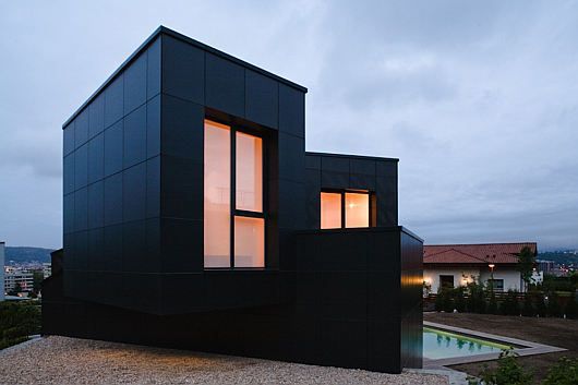 Simple-Exterior-of-Mysterious-Modern-Q-House-with-Black-Wall.jpg.