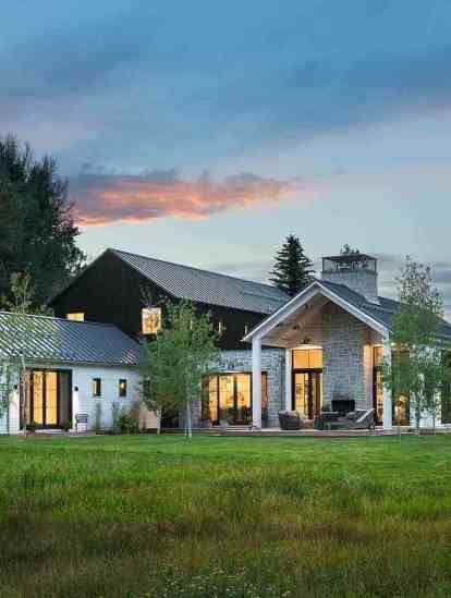 Small and cozy modern barn house getaway in Vermont |  Modern barn.