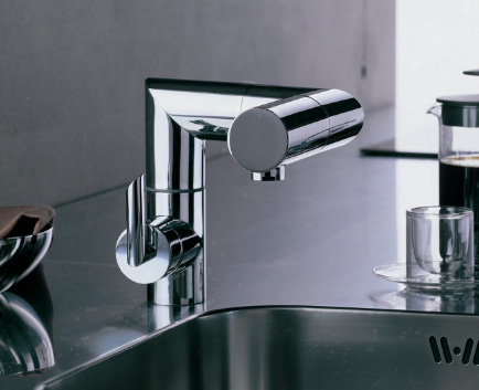Adjustable kitchen faucet from Nobili - DigsDi