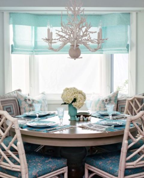 26 Relaxing Dining Rooms And Zones On The Coast |  Seafront dining room.