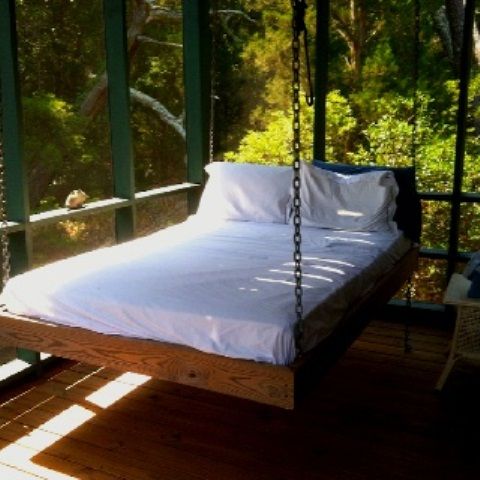39 Relaxing Outdoor Hanging Beds For Your Home |  DigsDigs.