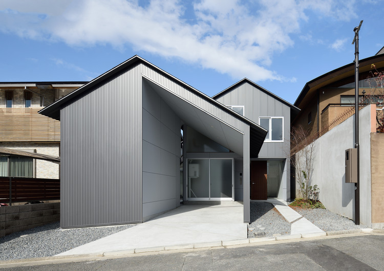 Gable roof house / Alphaville Architects |  ArchDai