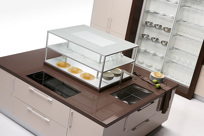 Quatro Gloss - Large kitchen with smart storage solutions - DigsDi