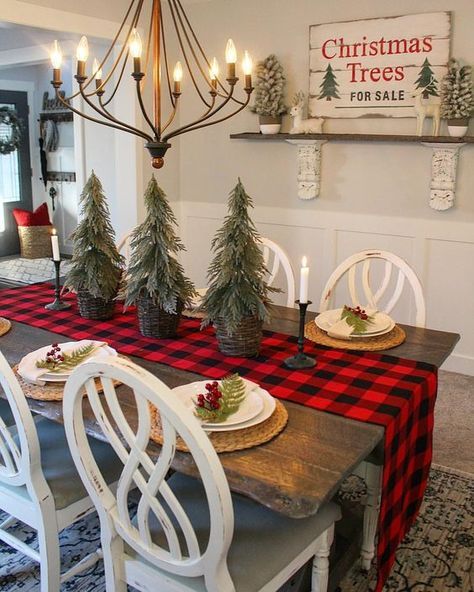 Christmas dining room.  Buffalo check.  |  Christmas decorations .