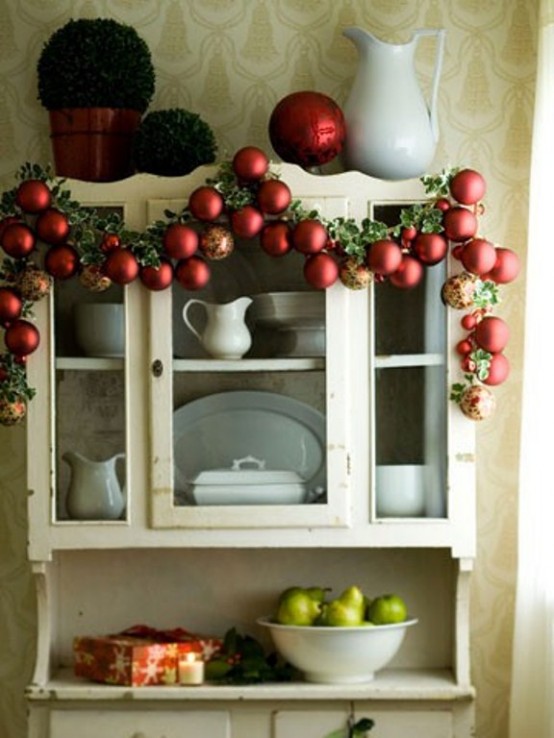 51 Awesome ways to use Christmas baubles and ornaments in decor.