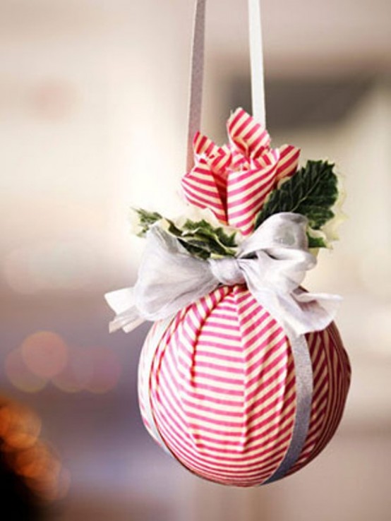 51 Awesome ways to use Christmas baubles and ornaments in decor.