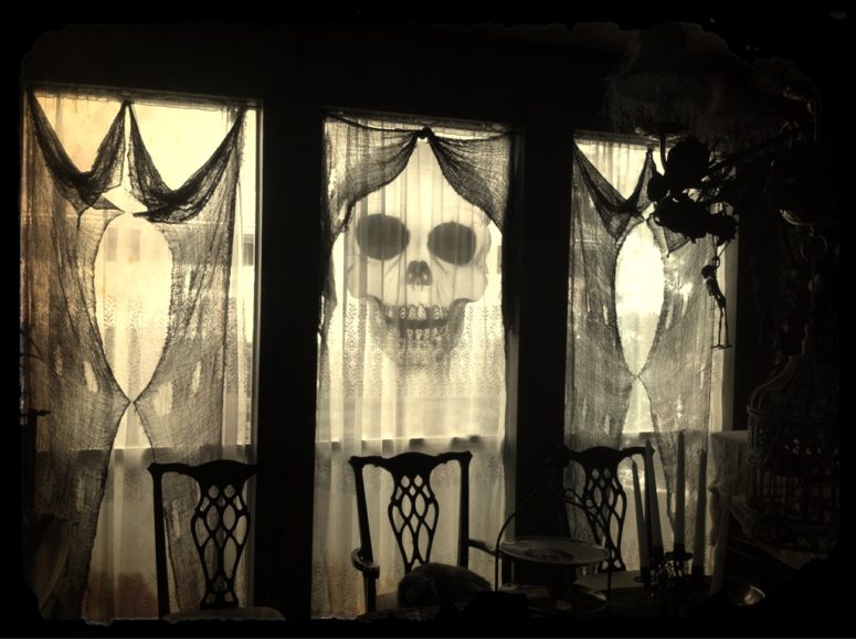 35 ideas for decorating windows with silhouettes on Halloween.