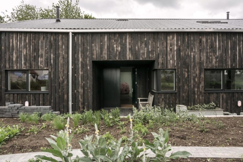 A tractor shed transformed into a contemporary home - DigsDi