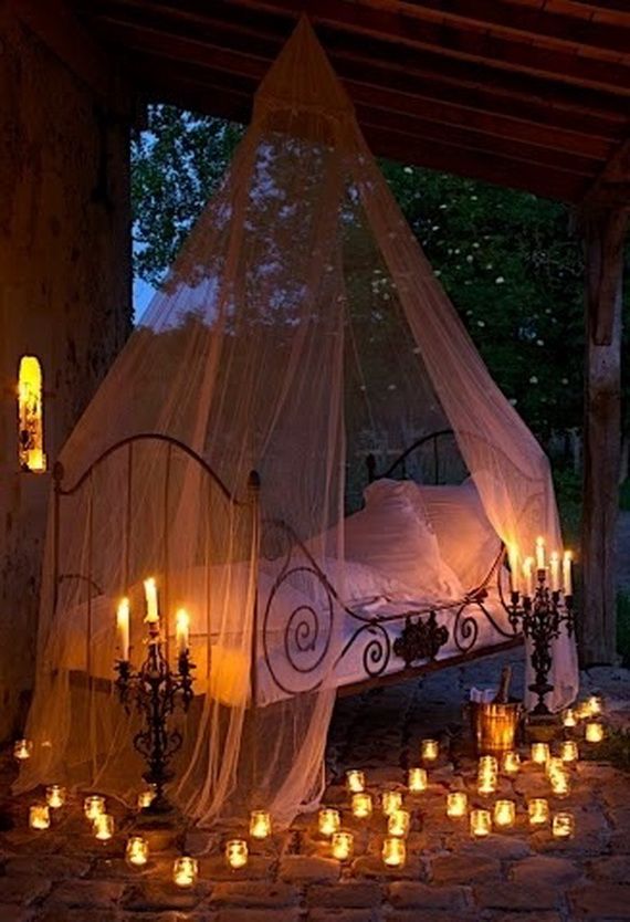 30 spooky bedroom decor ideas with a subtle Halloween vibe.