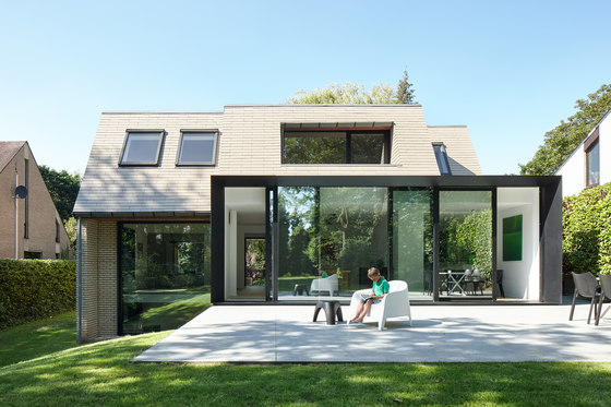 Renovation and extension of a Flemish villa by Martens-Brunet.
