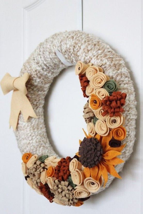 23 cute and cozy yarn wreaths for fall decoration |  felt flower wreaths.