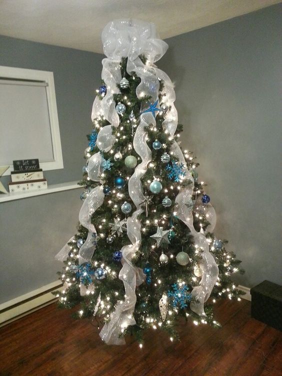 37+ Awesome Silver and White Christmas Tree Decorating Ideas.