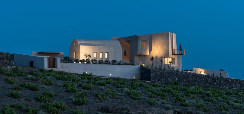 kapsimalis designs a pyrgos summer house on the greek island of .