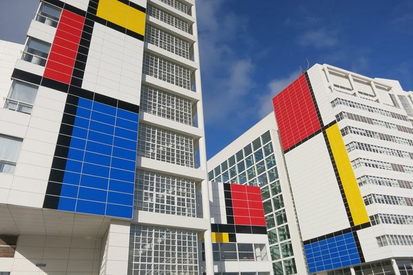 6 colourful, geometric buildings inspired by Piet Mondrian - Dwe