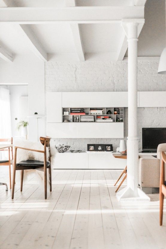 All white mid-century modern home with a Scandi feel |  Inner space.