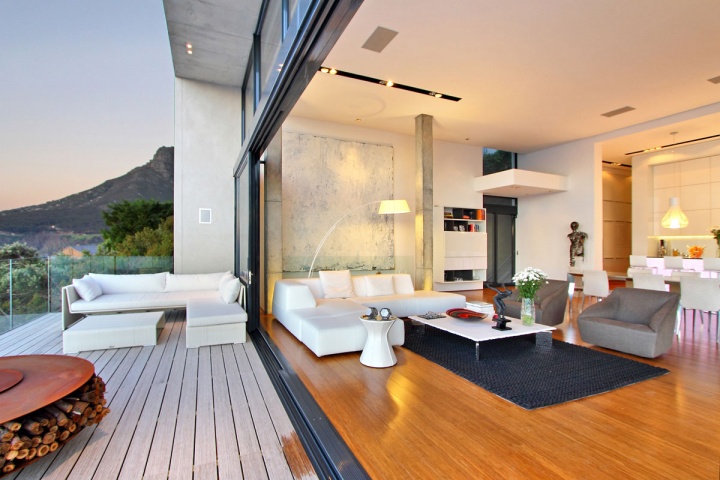 Indoor-outdoor living room combinationInterior design idea