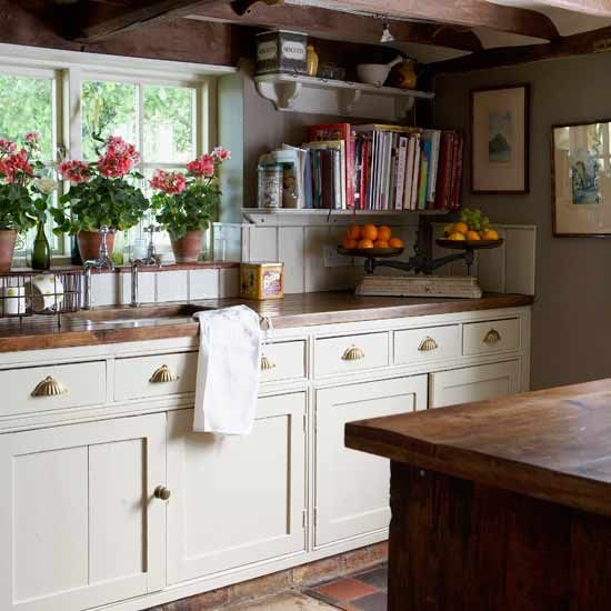 English country kitchen.  LOVE everything about it.