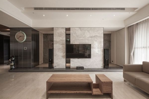 Marble floor and marble tiles as an accent in the interior.