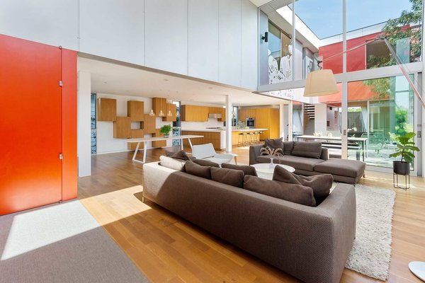Photo 3 of 8 in Colorful Contemporary Venice Beach Home - Dwe