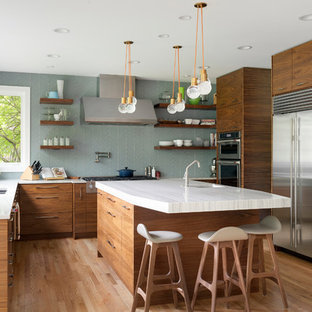 75 Beautiful Mid-Century Modern Light Wood Floor Kitchen Pictures.