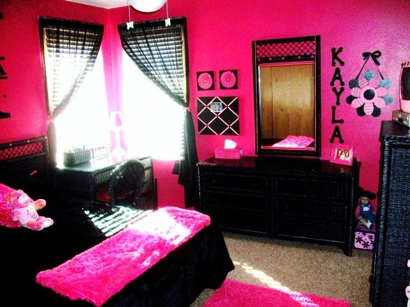 My daughters redecorated the bedroom Pink bedroom decor, pink.