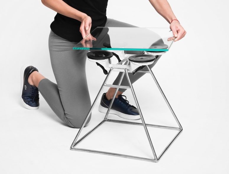 Edgy suction stool made of glass and metal - DigsDi