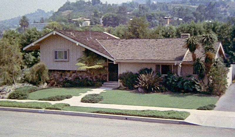 What is a split level house?  A home for the 'Brady Bunch' and more.