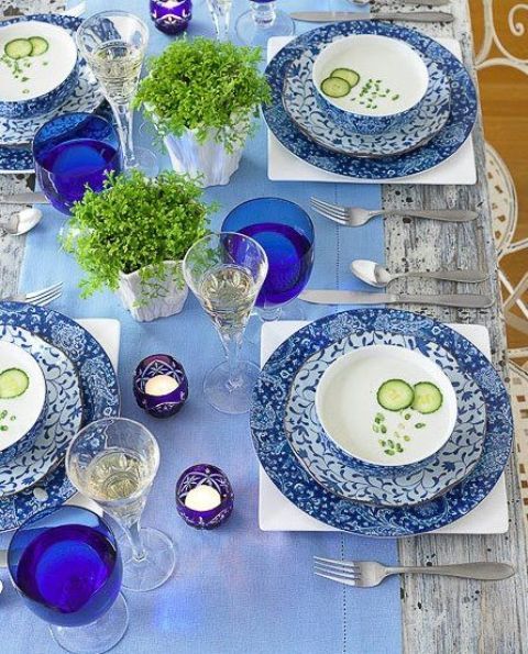 37 Fancy Midsummer Table Settings |  DigsDigs |  blue table