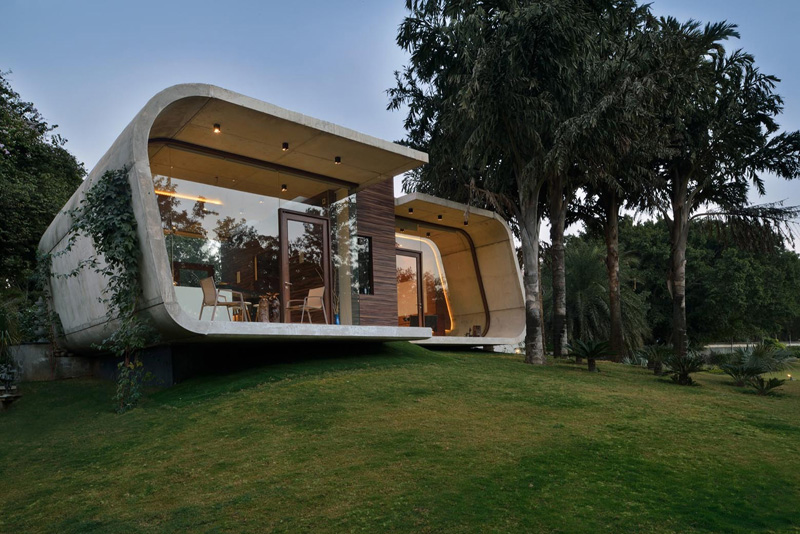 Contemporary curved pool house