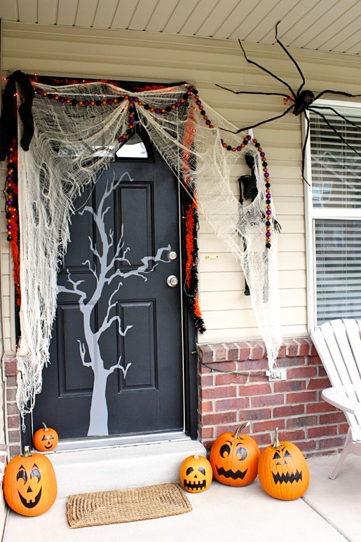 Cool Halloween front door decor ideas