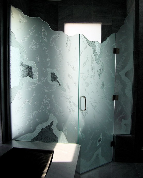 Creative glass shower door designs for bathrooms