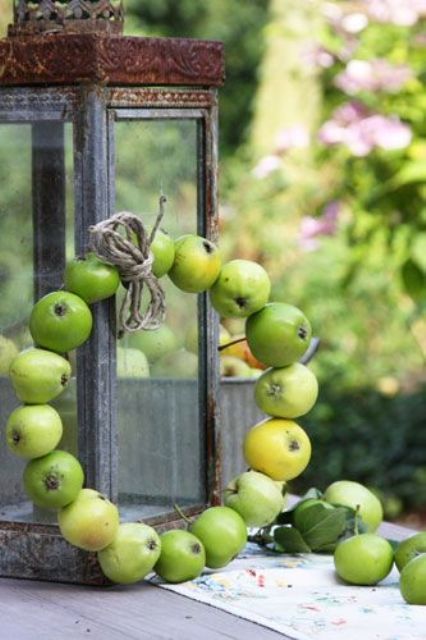 Cute and yummy apple wreaths for fall home decor