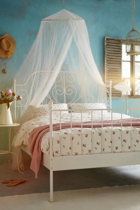 Dreamy and practical mosquito nets for your bedroom