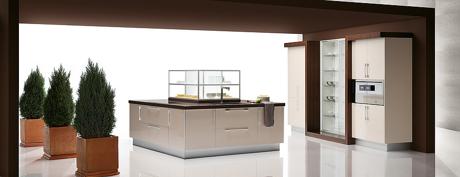 Quatro Gloss Large kitchen with intelligent storage solutions