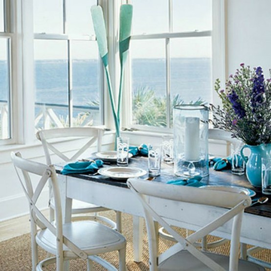 Relaxing dining rooms and zones on the seafront