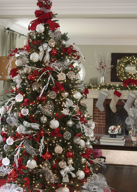 Decorate your Christmas tree like a pro with these 7 tips |  Balm.