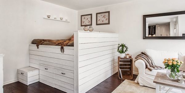 Small apartment platform bed