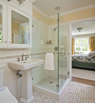 Small bathrooms with shower