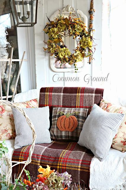 Warm and cozy plaid decor ideas for thanksgiving
