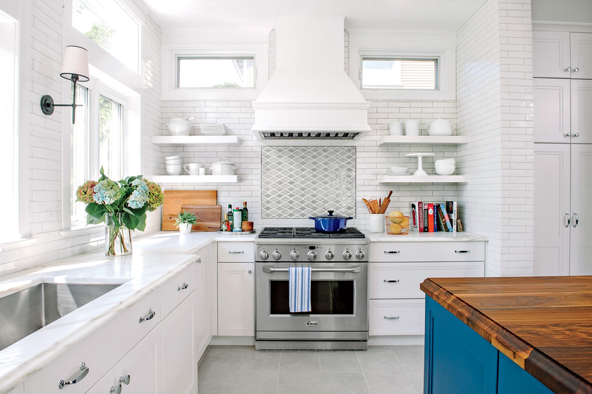 Airy white textured kitchen