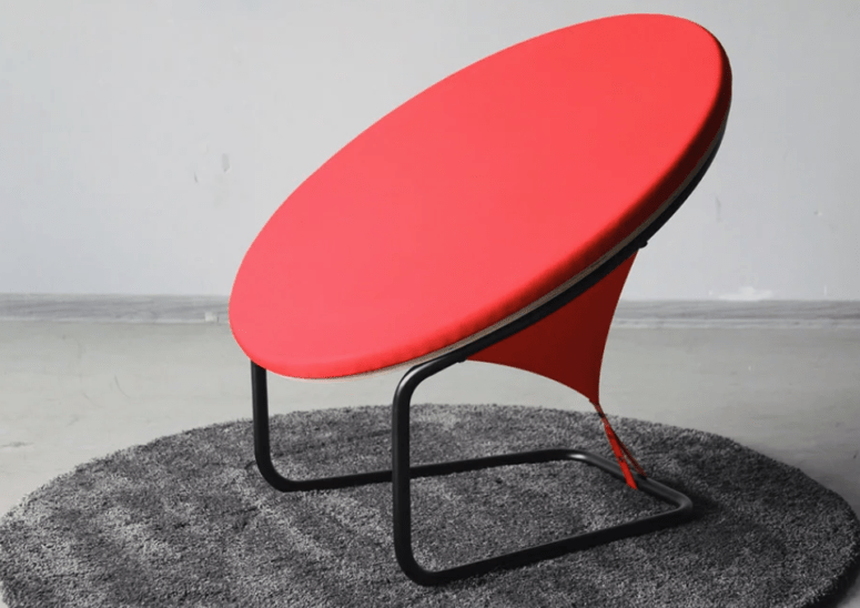 Red Dot chair that looks flat
