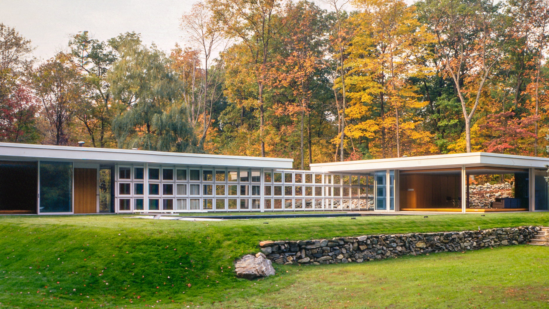 What is a mid-century modern home?