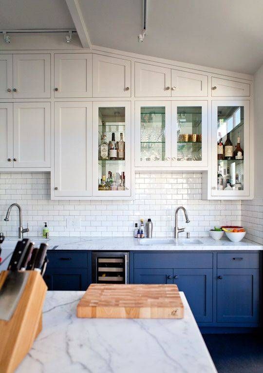 Hanging white cabinets and cobalt blue ones on the floor create a light, airy look
