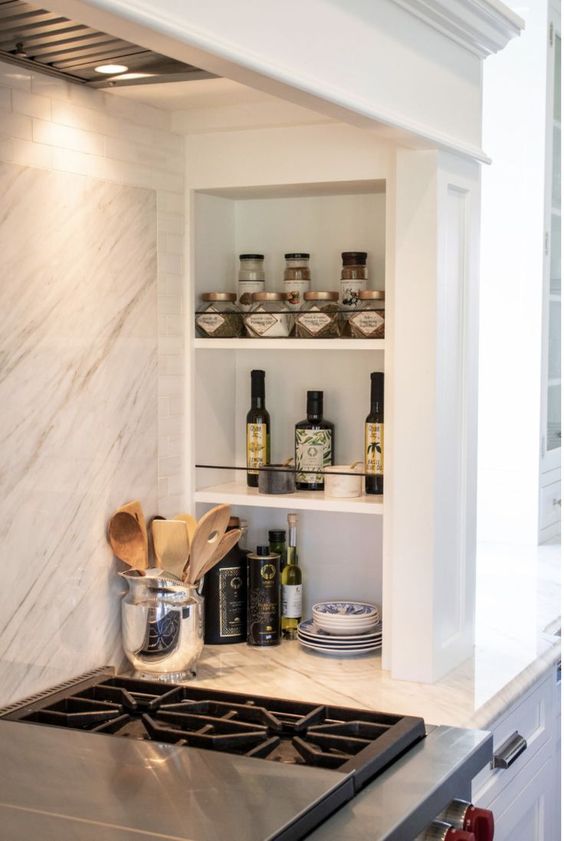 Niche shelves next to the stove with oils, porcelain and spices are a very functional and practical solution for any kitchen